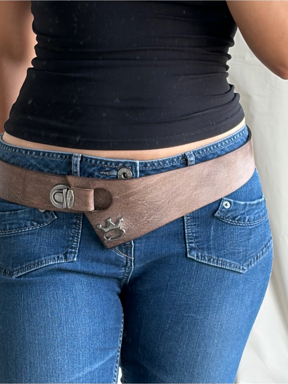 Save The Queen! Vintage Y2K Brown Leather Belt Crown Hardware Asymmetric